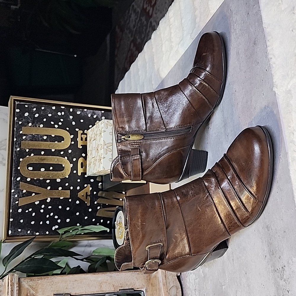 Earth brand booties NWOT